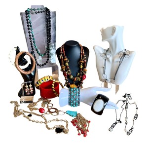 lot 22K image: Variety of Fashion Jewelry
