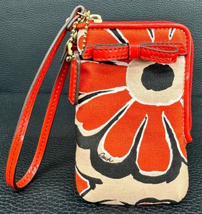 lot 103 image: Coach Desert SkyNeutral Wristlet with Patent Leather Trim and Bow