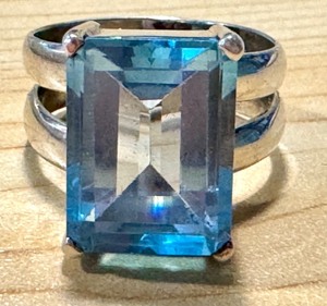 lot 2J image: Vintage Silver Ring with Large Blue Topaz Gemstone