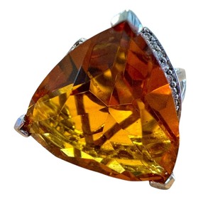 lot 14J image: Stunning Citrine and Silver Ring with Intricate Side Design
