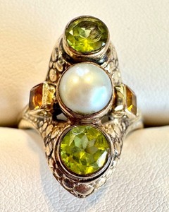 lot 18J image: Sterling Silver Ring with Pearl and Peridot Gemstones
