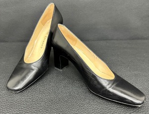 lot 37 image: Charles Jourdan Black Leather Pumps - 7 12M - Made in Paris