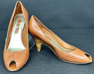 lot 75 image: Bandolino Peep-Toe Brown Leather Heels - 7 12