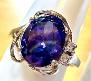 lot 102C image: Elegant Silver Ring with Large Gemstone and Accent Stones