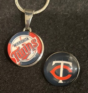 lot 77X image: Minnesota Twins Baseball Sterling Silver Snap Necklace