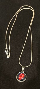 lot 89X image: Kiss Sterling Silver Snap Necklace