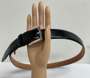 lot 31 image: Brooks Brothers Black Leather Belt - Made in Italy - 40100
