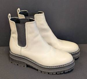 lot 27JG image: Marc Fisher Leather Chelsea Boots