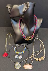 lot 124JG image: Fun Variety of Womens Fashion Jewelry