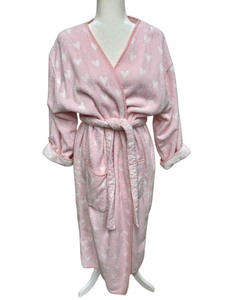 lot 86 image: Womens Large Pink Terry Cloth Bathrobe with Heart Pattern