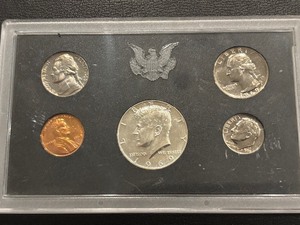 lot 30 image: 1969-S Proof Set