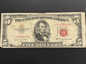lot 33 image: 1953 B Red Seal $5 Dollar Star Note