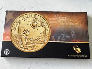 lot 107 image: 2019 Dollar Coin and Currency Set