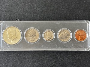 lot 145 image: 1965 Mint Set