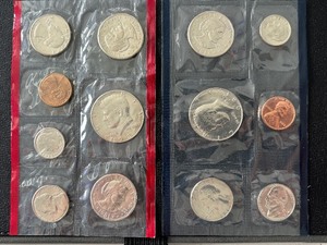 lot 161 image: 1981 P & D Mint Sets