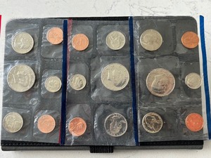 lot 162 image: U.S. Mint Sets