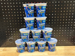 lot 29 image: Oreo Mini Go Packs