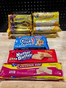 lot 31 image: Fig Newtons, Cookies