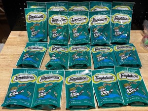 lot 76 image: Temptations Trout Flavor Cat Treats 20 Bags