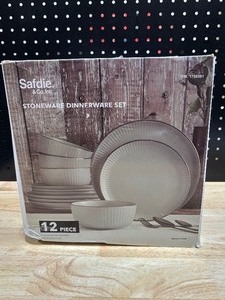 lot 42 image: Stoneware Dinner Set 12 Piece