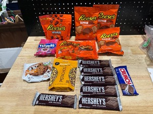 lot 66 image: Assorted Candy