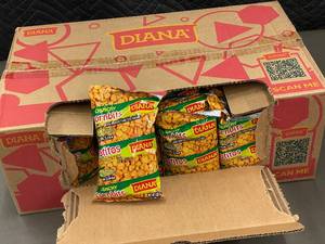 lot 7 image: Box of 35 Diana Crunchy Cornbits with Lime - 4 oz Bags