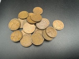 lot 7 image: (25) Mix Date Wheat Pennies