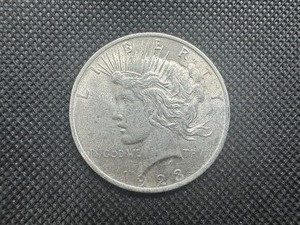 lot 32 image: 1923 XF Peace Dollar