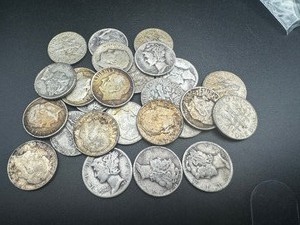 lot 35 image: (25) Mix Silver Dimes