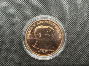 lot 79 image: 2000 Special Set Ron and Nancy Reagan Memorial