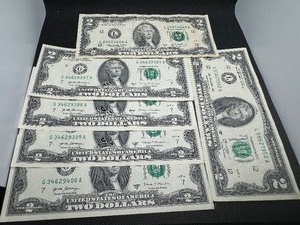 lot 129 image: 6 Two Dollar Bills, 4 Sequetial