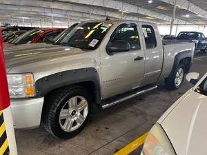 lot 17 image: 2008 Chevrolet Silverado LT 4x4