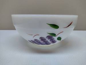 lot 7 image: Fire King Gay Fad Fruit Mixing Bowl