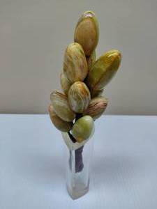 lot 27 image: Bundle of Glass Grapes