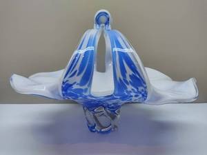 lot 4 image: Royal Gallery Hand Blown Art Basket Bowl