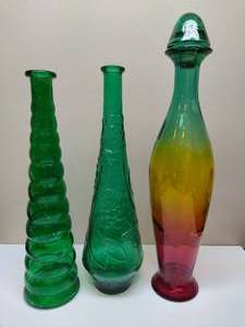 lot 22 image: Large Glass Vases