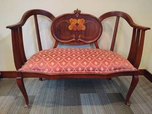 lot 35 image: Antique Mahogany Settee