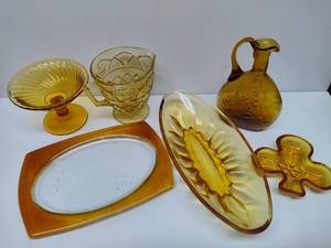 lot 13 image: Lot of Amber Colored Small Glassware