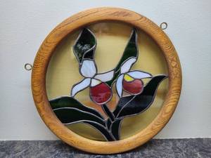 lot 16 image: Stained Glass Flowers