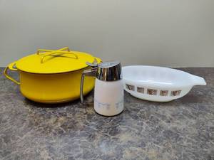 lot 14 image: DANSK & Other Vintage Bakeware Pieces