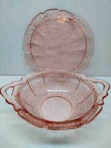 lot 51 image: Jeanette Pink Depression Glass Accessories