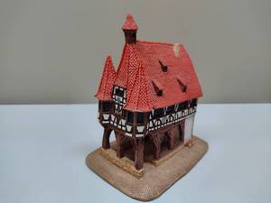 lot 54 image: LILLIPUT LANE Das Rathaus