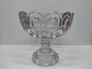 lot 63 image: L.E. Smith Moon & Stars Clear Glass Compote Dish