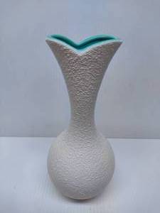 lot 62 image: Vintage Haeger 4001 Textured Vase