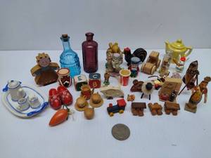 lot 72 image: Minis