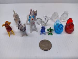lot 73 image: Happiness Bluebird Mini & Asst Glass Minis