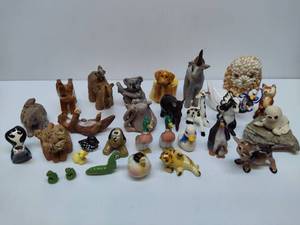 lot 76 image: Assorted Small Animal Figurines