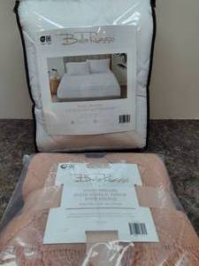 lot 84 image: Bella Russo Fringed Throw Blanket & Queen Mattress Pad