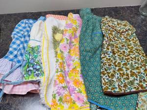 lot 91 image: Lot of Vintage Half Aprons