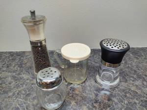 lot 92 image: Assorted Shakers